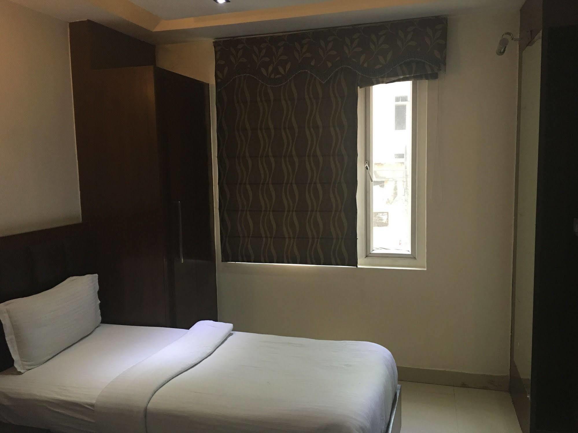 Hotel High 5 Land Делі Екстер'єр фото